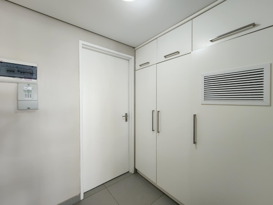 1 Bedroom Property for Sale in Vredehoek Western Cape